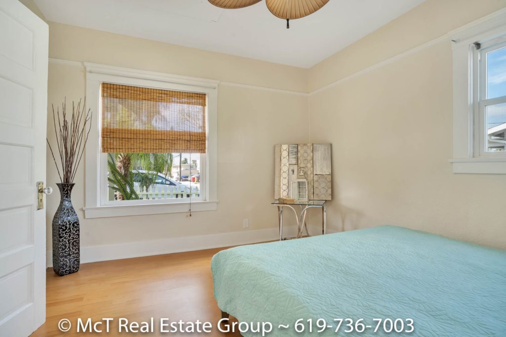 2528 Lincoln Ave-North Park-McT Real Estate Group (15)_thumb