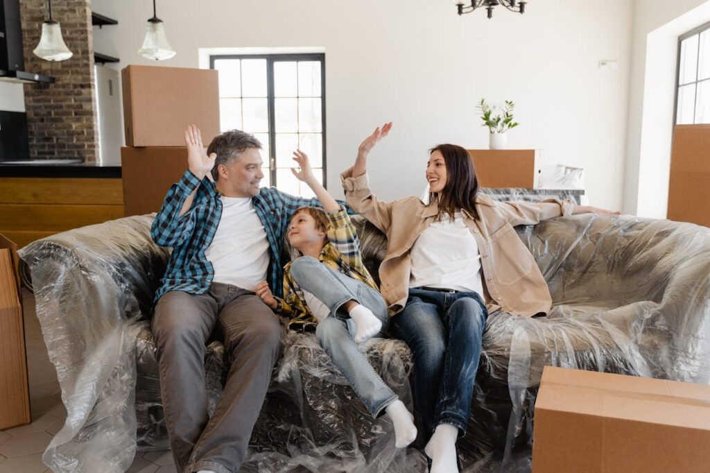 Current Rate for Mortgage Article - Happy Family on a Couch