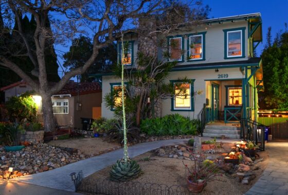 2619 Montclair St - Outside Exterior of the Hone at Night